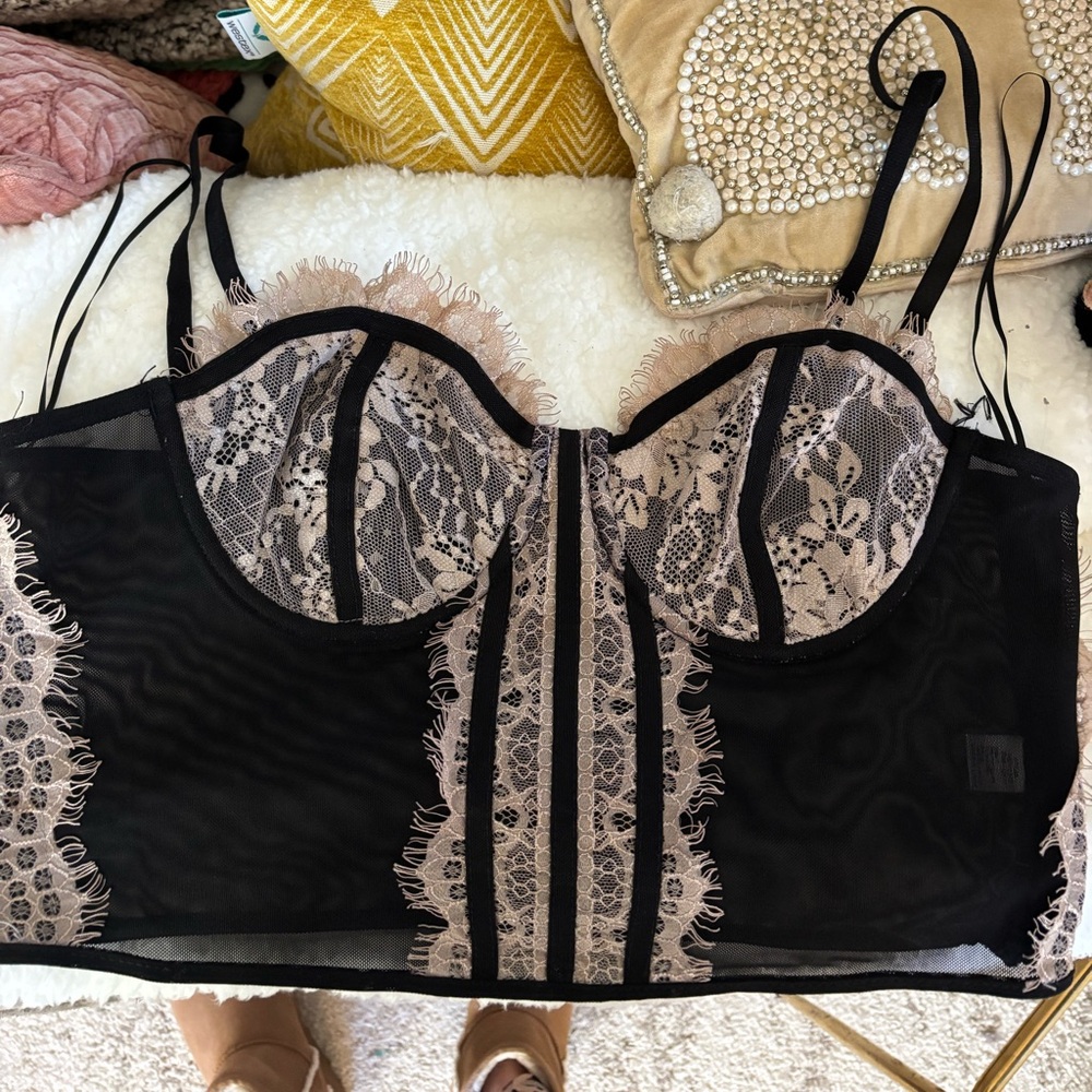 Corset Bra with lac detail / black + white